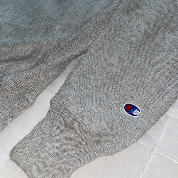 Sweatshirt/Crewneck - Picture 3 of 3